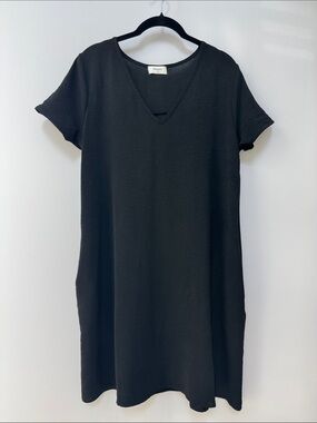 Black Monteri V-Neck Short Sleeve Dress
